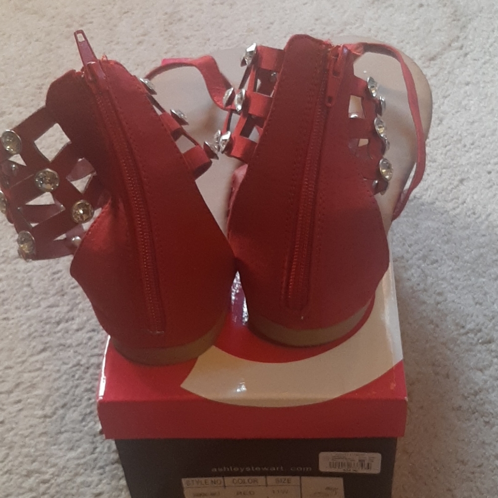 Sandals - Picture 3 of 5